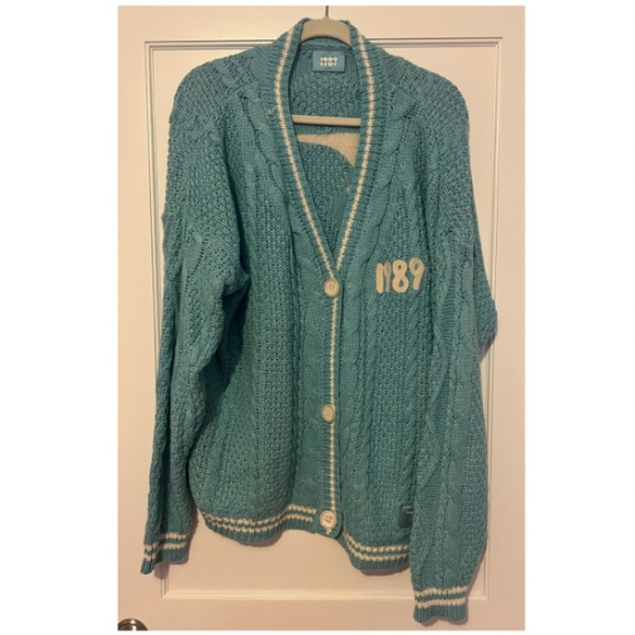 Taylor Swift Sweaters - Taylor Swift 1989 TV Cardigan - Size XL/2XL